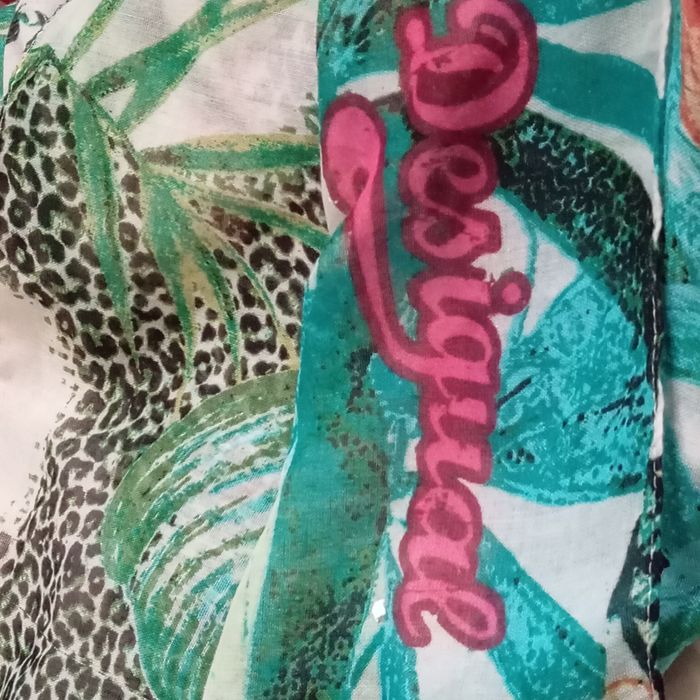 Szale marki Desigual