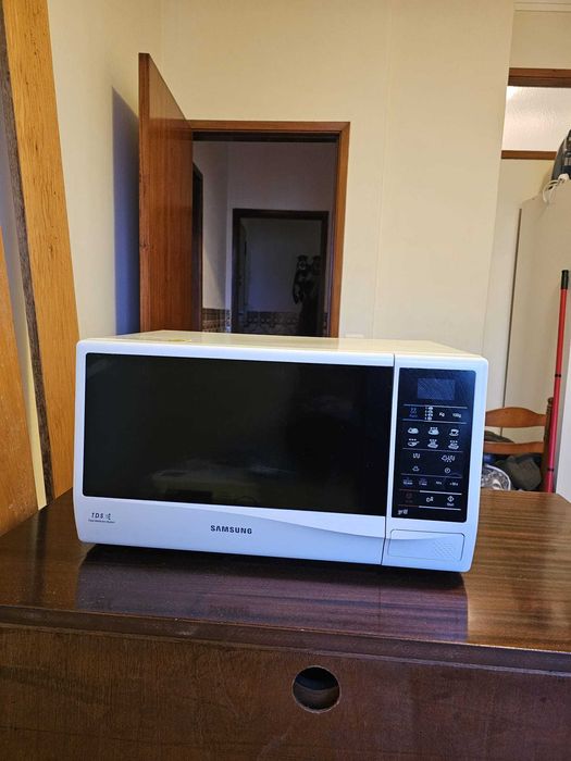 Micro-ondas Samsung GE732K com grill