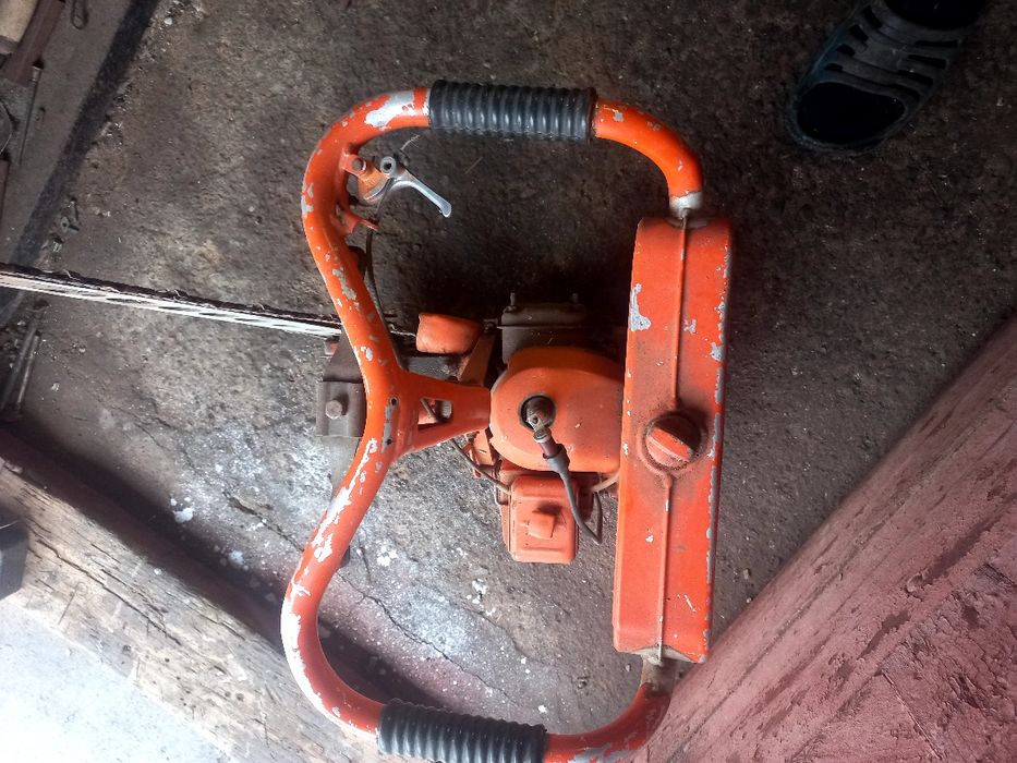 Продам бензопилу Урал