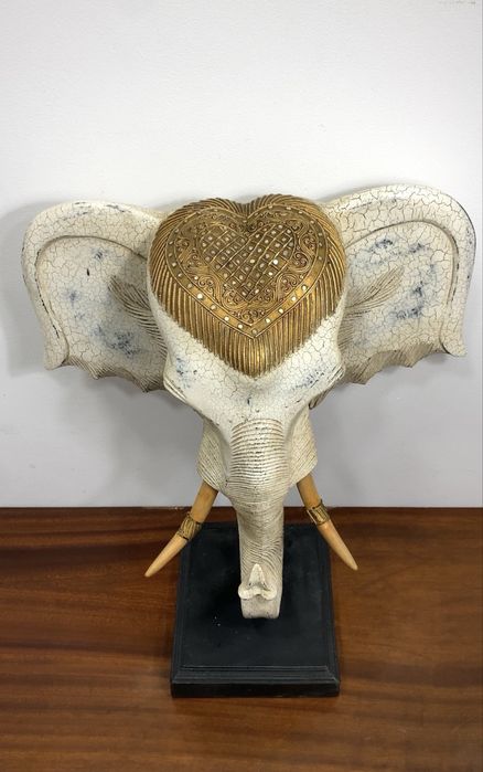 Escultura cabeça de elefante.