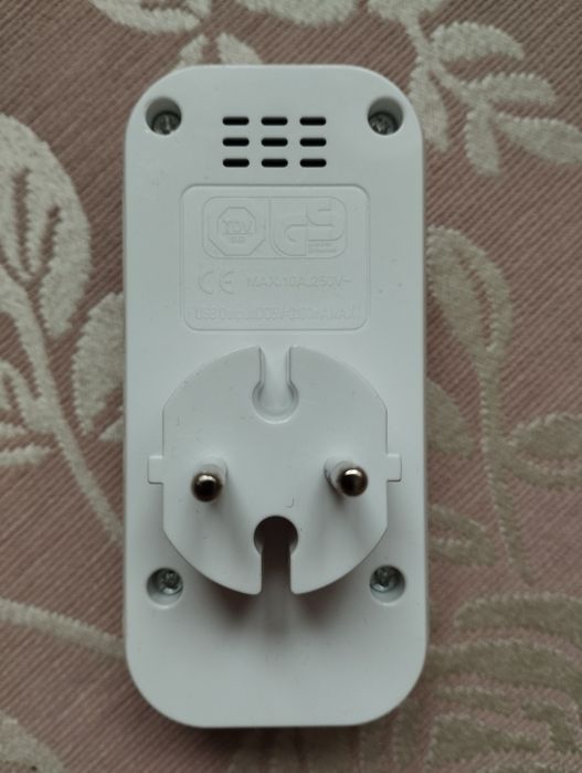 Перехідник на дві розетки + два USB виходи