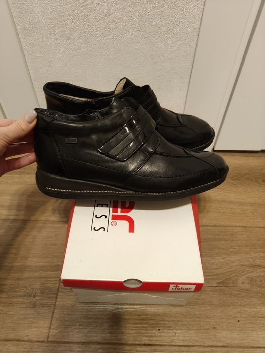 Жіноче шкіряне взуття Rieker 42розмір  на утеплювачі