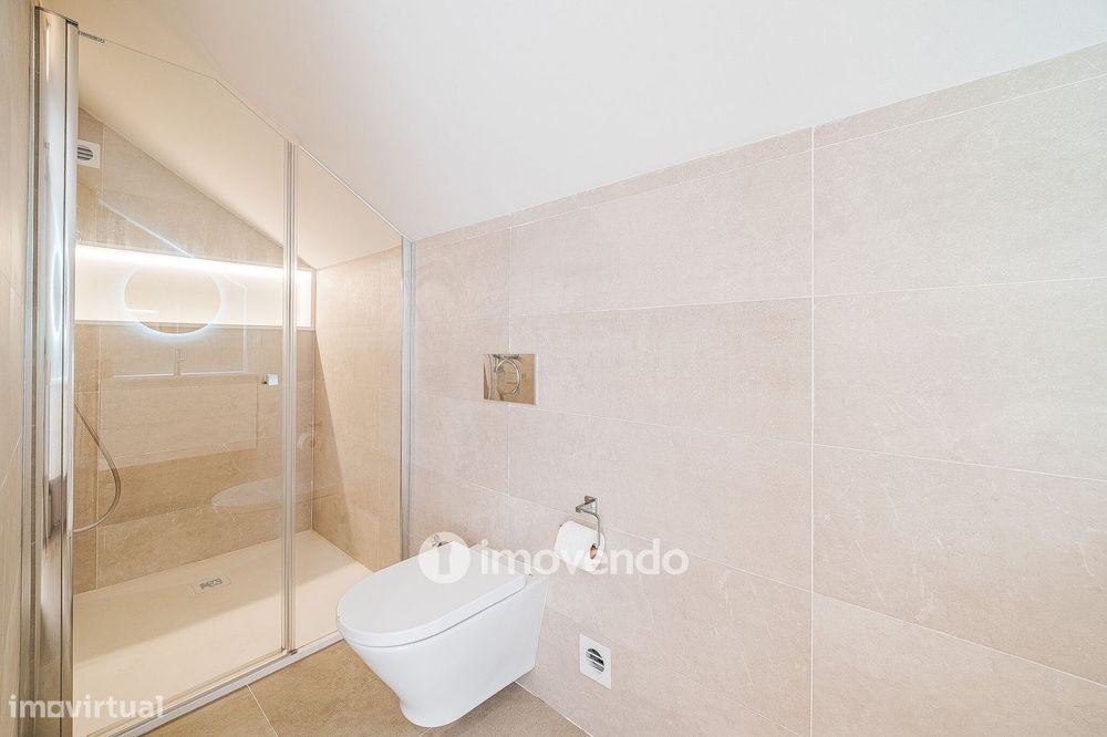 Moradia T3+1 moderna, com garagem e áreas amplas, em Alcochete