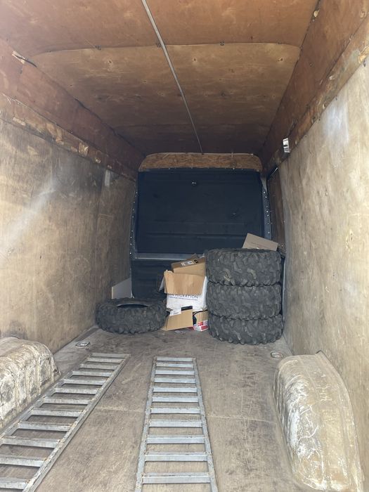 Mercedes Sprinter довга база 4.2м