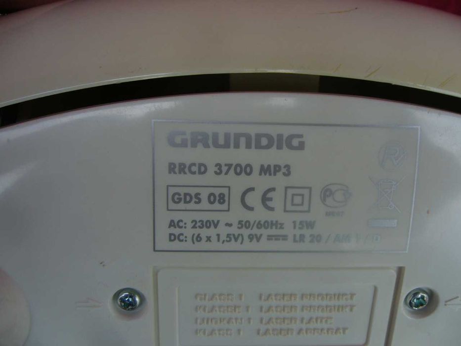 Radiomagnetofon Grundig z odtwarzaczem CD / MP3