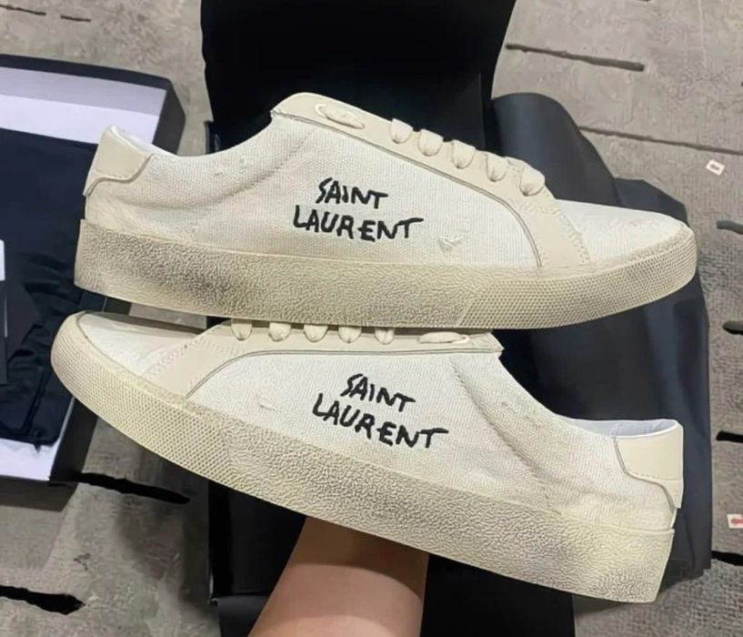 Кеди від Saint Laurent. Білий колір.