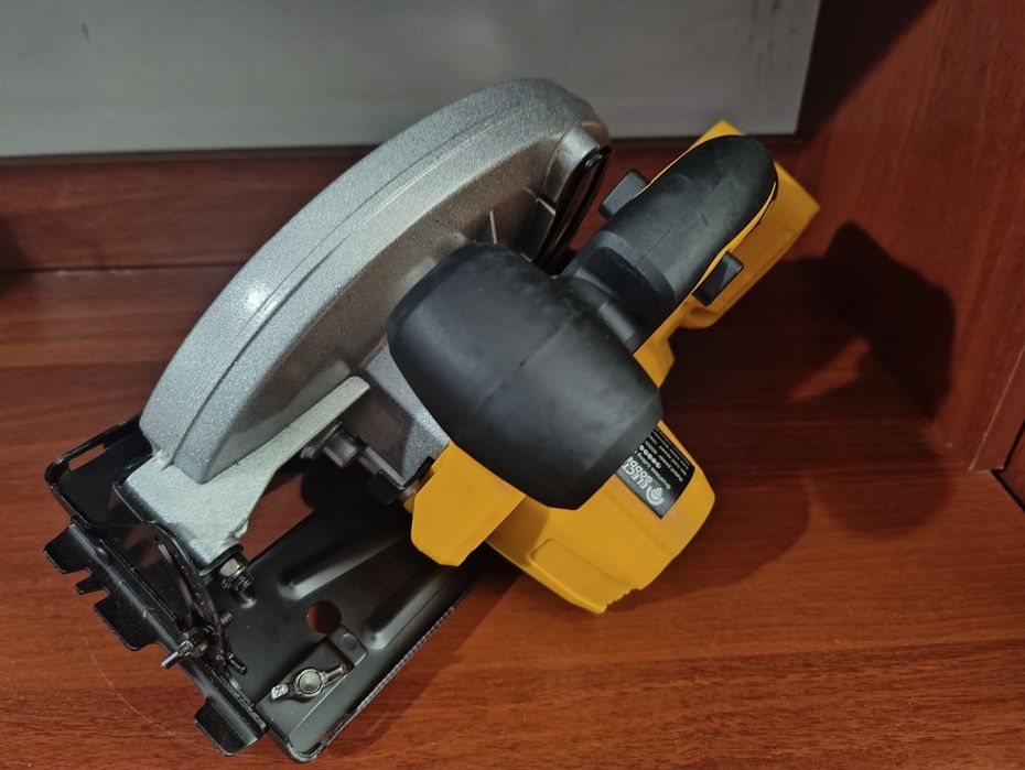 Акумуляторна циркулярна пила