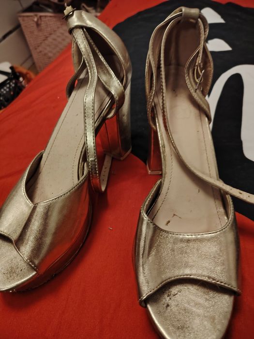 Calçado usado em bom estado