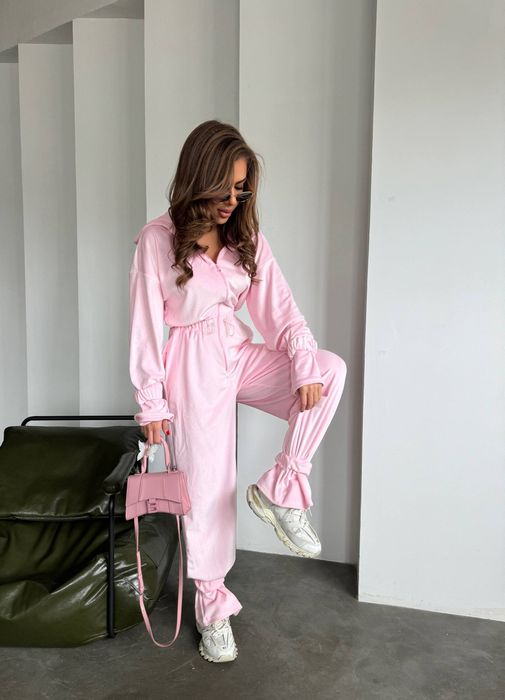 Рожевий велюровий комбінезон зі зйомними резинками