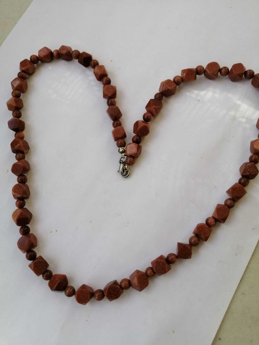 Женские украшения.Бусы.