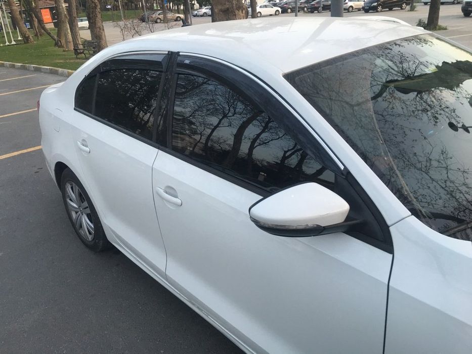 Volkswagen Jetta 2011+ Вітровики з хром смужкою Niken