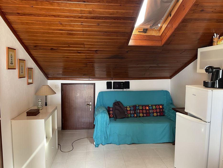Estudio T1 para maximo de 3 pessoas, mobilado, terraço e vista, na Ericeira
