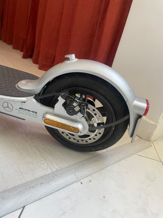 Trotinete Xiaomi Mi Eletric Scooter Mercedes AMG Petronas F1 Edition