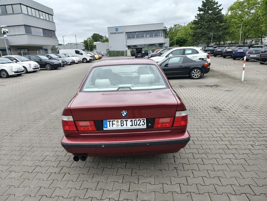 BMW E34  Posiada pełną dokumentację od wyjazdu z fabryki do dzisiaj
