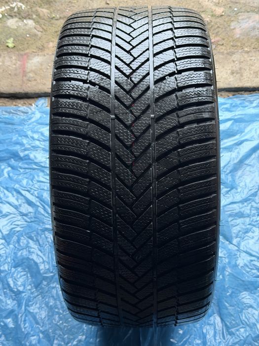 1x Opona zimowa Bridgestone Blizzak LM005 255/35/19