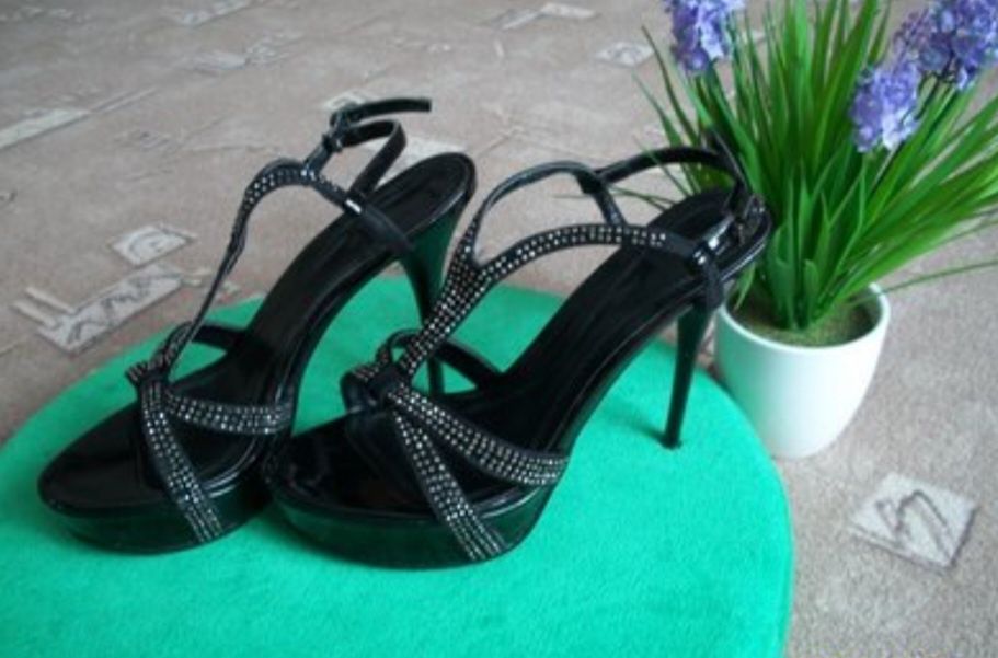 Босоножки женские. Стильные, удобные, на каблуке. Размер 38