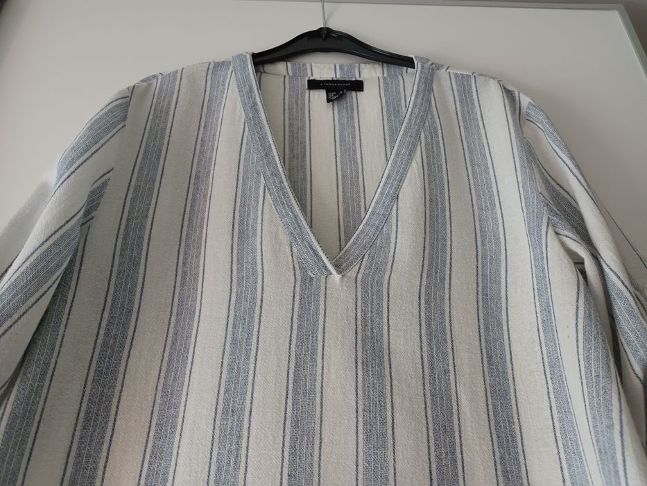 Blusa de algodão às riscas azuis e creme