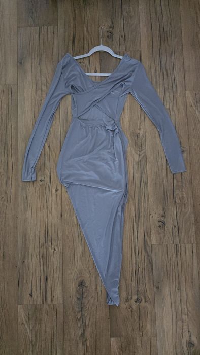 Sukienka z wycięciem na plecach