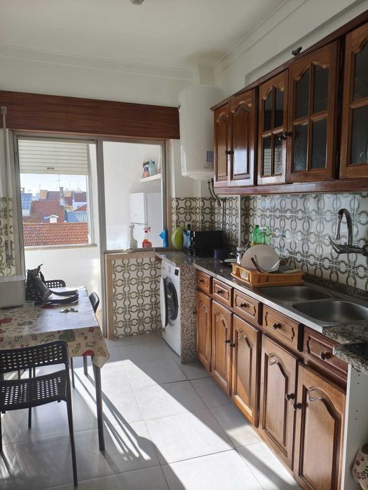 Quarto grande em zona sossegada, centro Lisboa