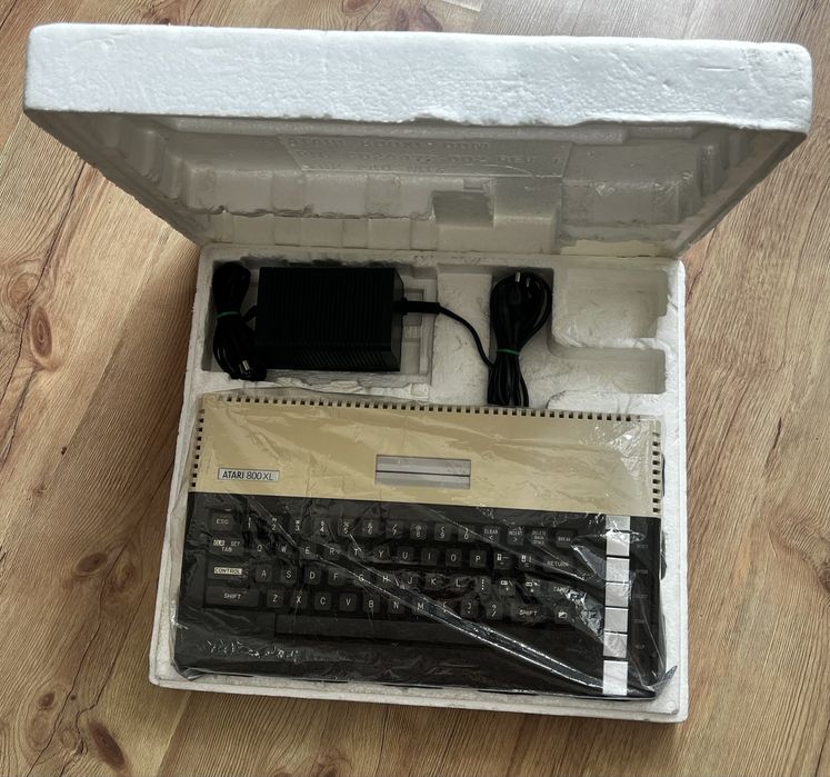 ATARI 800 XL w pełni sprawny