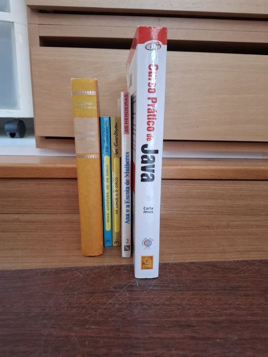 Livros de vários escritores