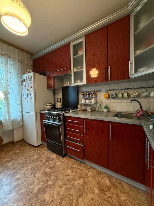 Продаж 3-кімнатної квартири в центрі міста, район 5 кутів