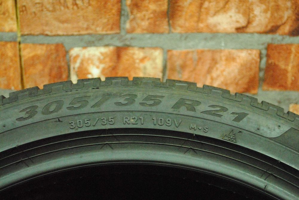 Pirelli 275/40-305/35 R21 Різно широкі