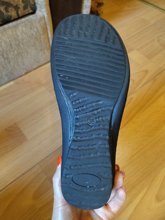 Утеплені шкіряні чобітки,чоботи,напівчоботи,черевики,37,36рр