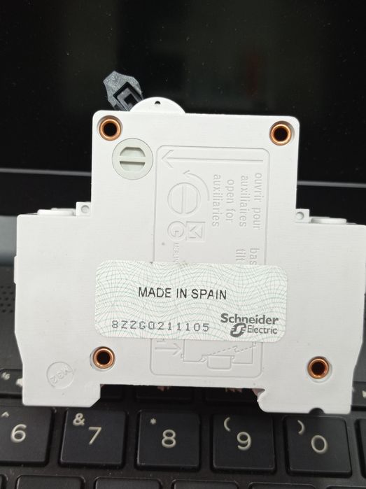 Автоматичний вимикач постійного струму Merlin Gerin multi9 C32H-DC