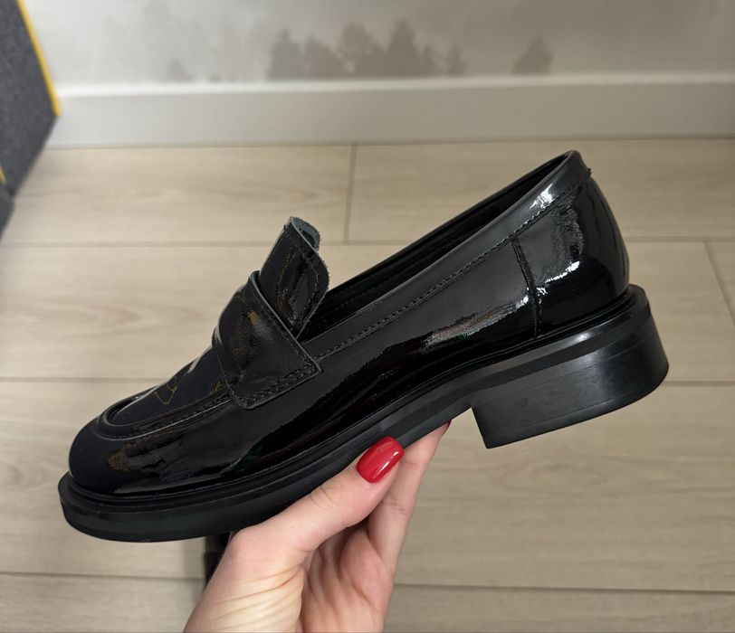 Лоферы лакированные