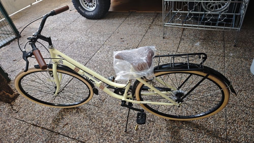 Bicicleta para passeio completamente nova