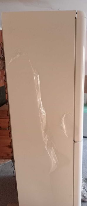 Продам холодильник Indesit.
