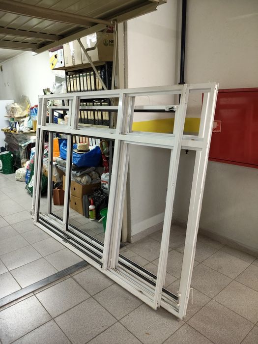 Janelas Duplas em ótimo estado