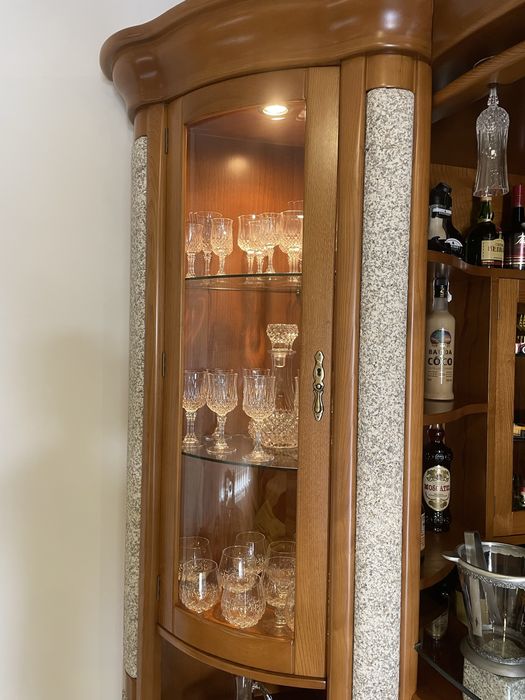 Bar de sala em madeira