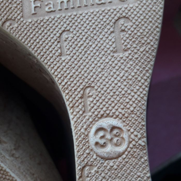 Кожаные босоножки фирменные новые