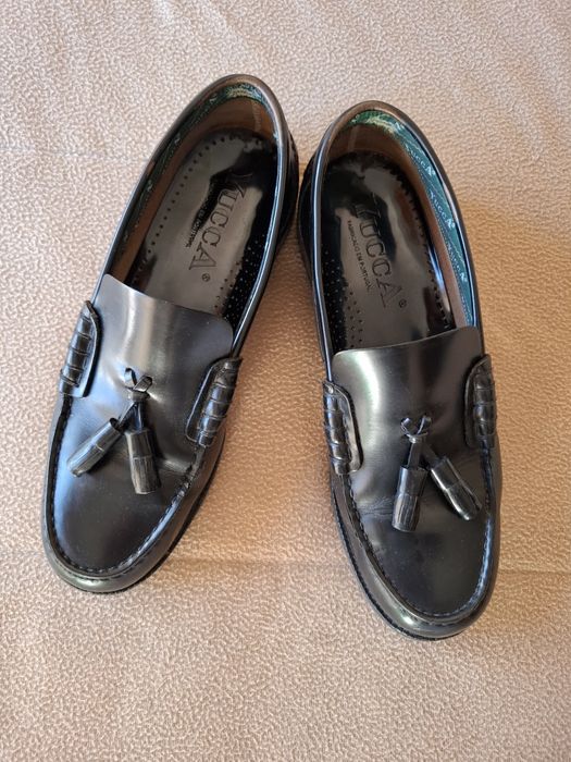 Sapatos clássicos em pele