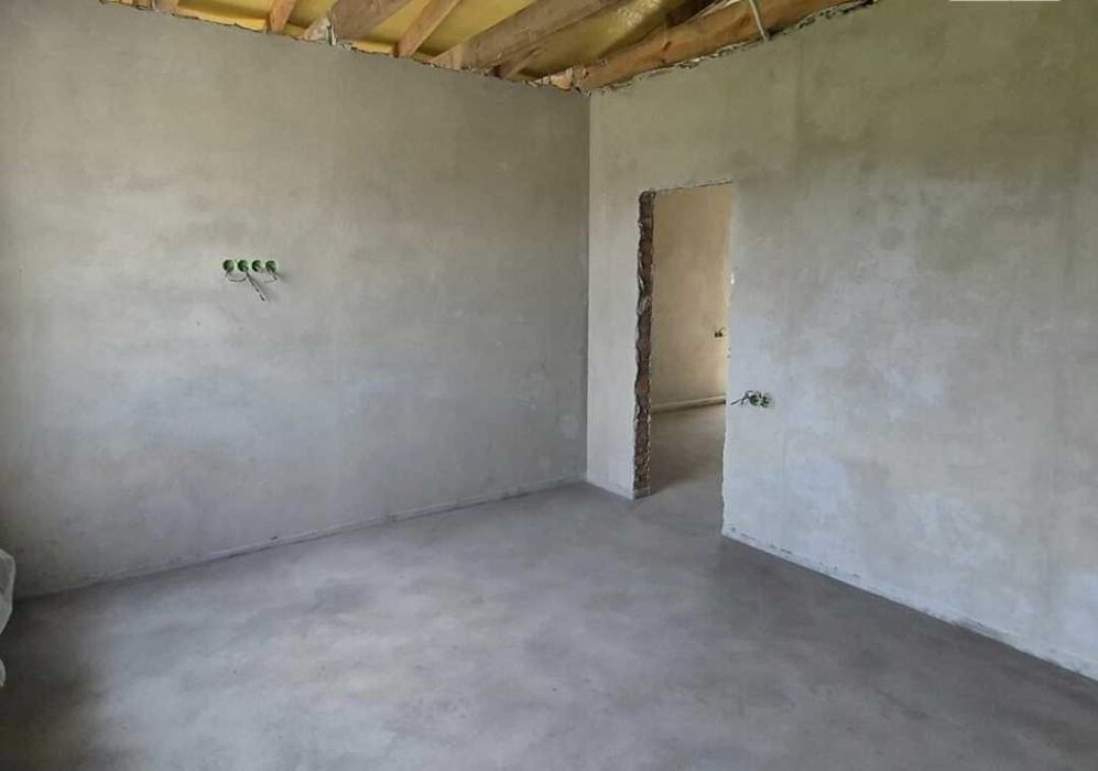 Продам класний котедж  з внутрішніми роботами та великою ділянкою!!!