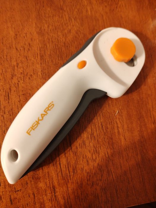 Prosty nóż krążkowy Fiskars