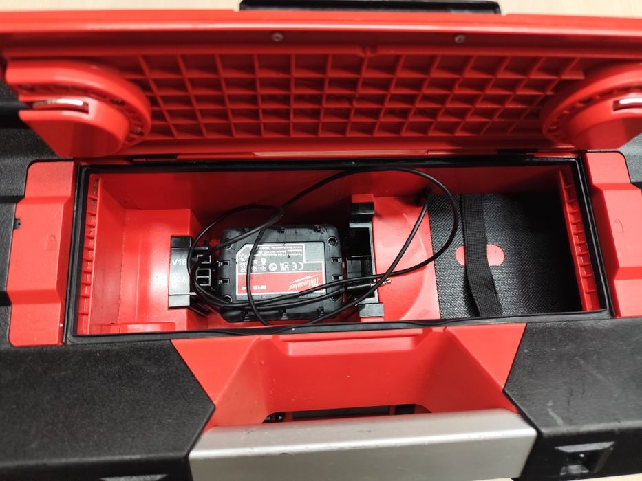 Milwaukee M12- 28 DCR колонка/радіо/ Мілвоке оригінал