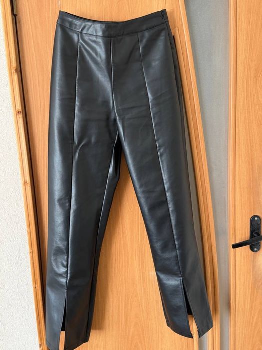 Чорні штани з екошкіри