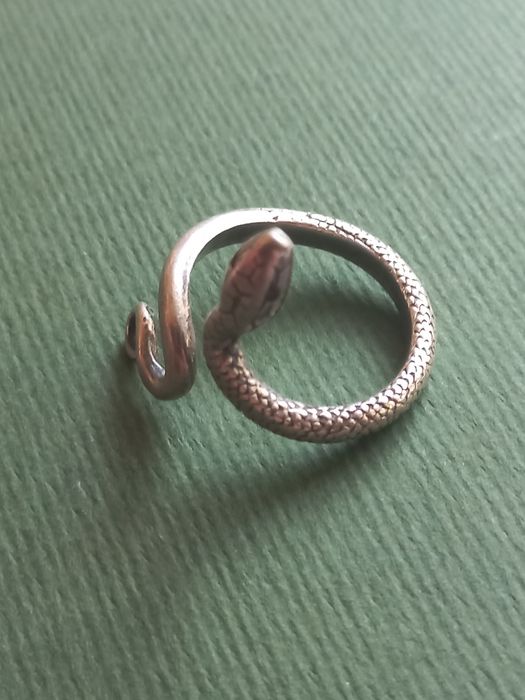 Pierścionek w kształcie węża, żmii - srebro próby 0.900