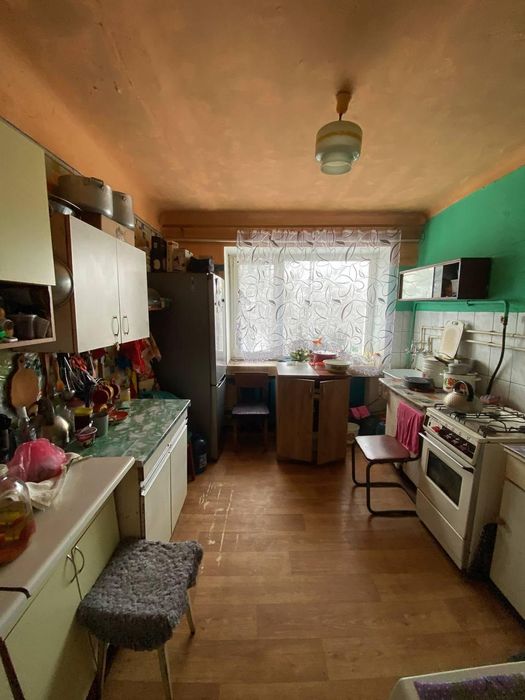 Продам ізольовану гостинку, станція метро Армійська, вул. Ощепкова, 8