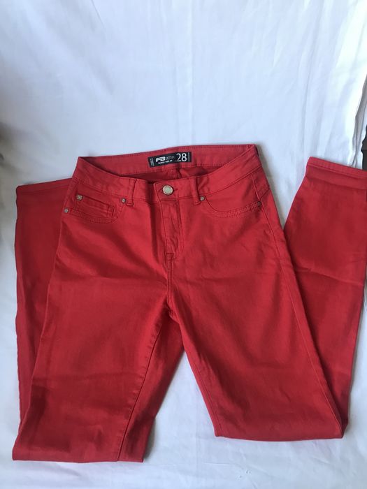 Spodnie dzinsowe czerwone