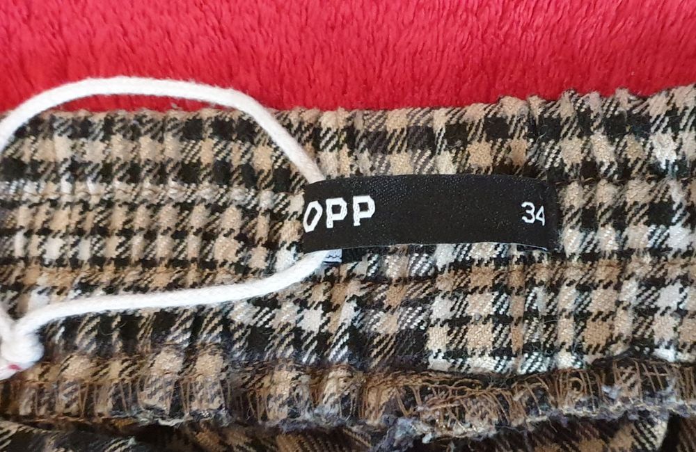 Cropp, spodnie w kratkę, r. 34