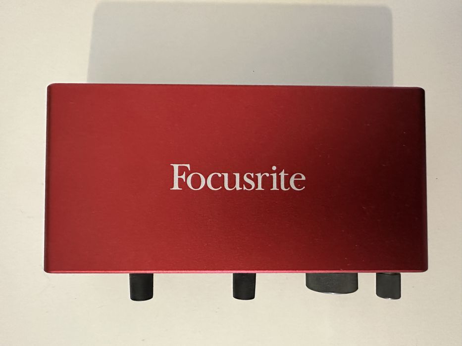 Placa focusrite 2i2