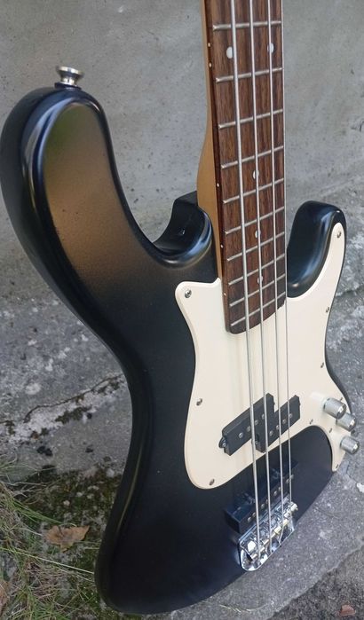 Gitara basowa marki Cort GB-PJ