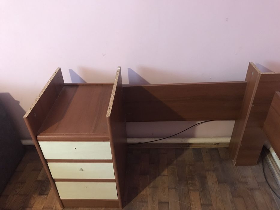 Стіл в ідеальному стані