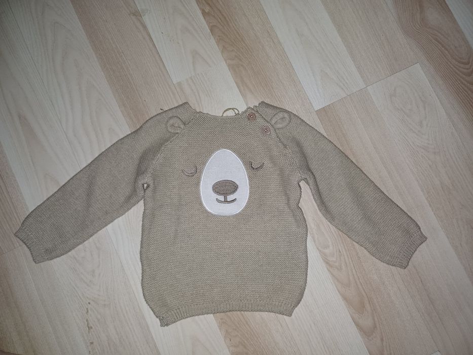 Beżowy sweterek z misiem SMYK