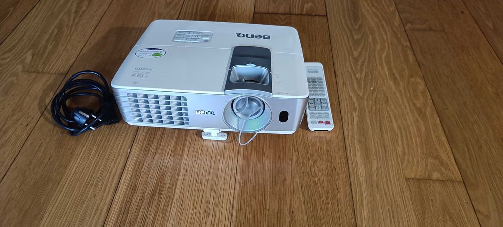 BenQ W1017 videoprojetor - Cinema / Desporto / Gaming em grande ecrã