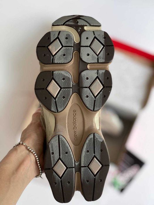 Мужские кроссовки New Balance 9060 Mushroom Premium. 40-45